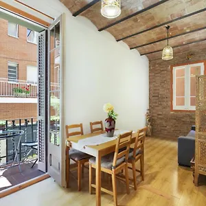 Apartment Great In Sagrada Familia With Balcony, Barcelona